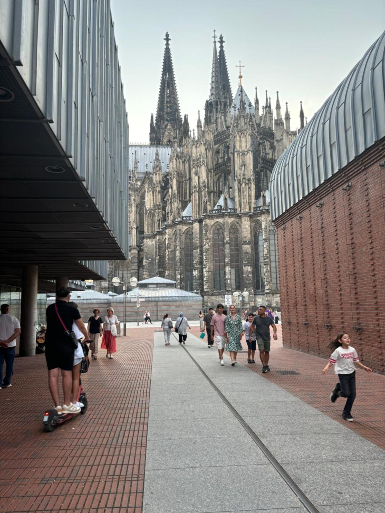 Koeln Wohnung 4 Min Naehe Von Hbf Und Dom Mit Garten ,Balkon & Office Екстериор снимка